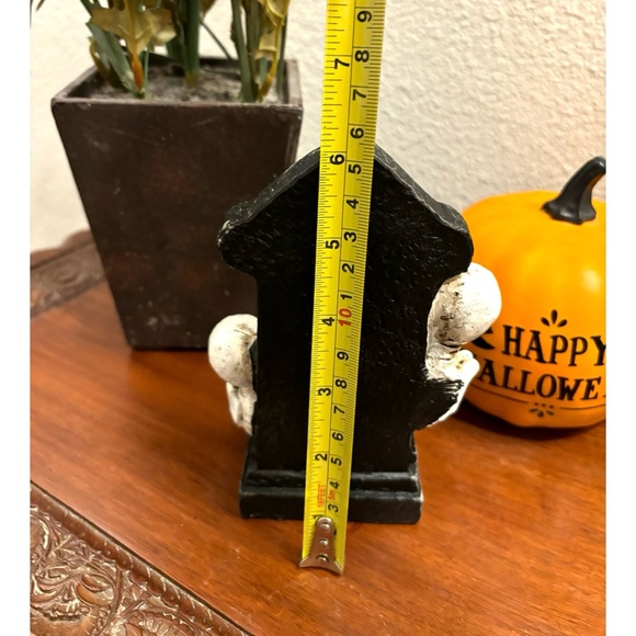 ☠️ NEW VIRAL TIKTOK HALLOWEEN RIP SKELETON ON TOMBSTONE CEMETERY FIGURE … - Picture 6 of 9